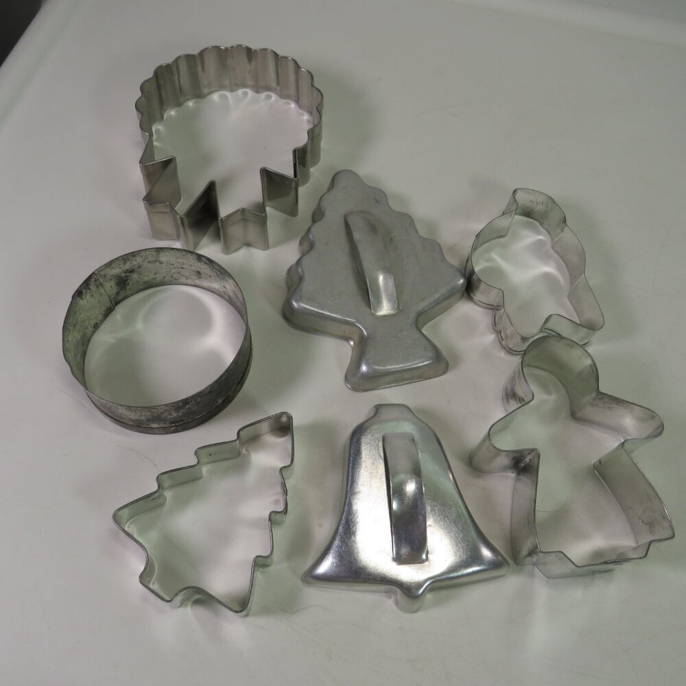 Vintage Metal Cookie Cutters (Wreath is heavy weight) Christmas Holiday